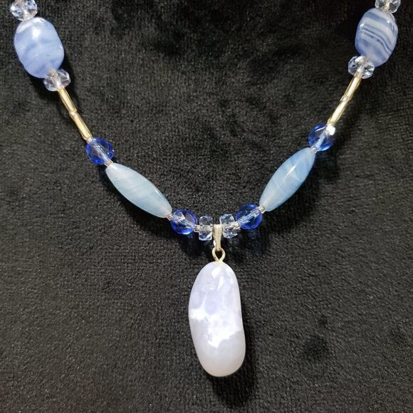 Womens Oval Blue & White Glass Beaded Pendant Necklace - Picture 4 of 6